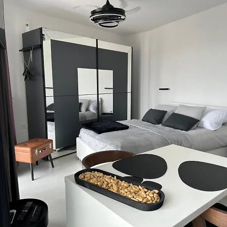 Fiorino Apartment-studio With Balcony * リエカ