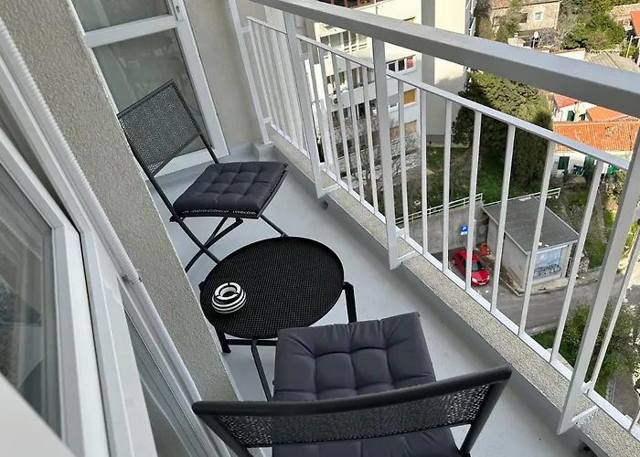 Daire Fiorino Apartment-studio With Balcony